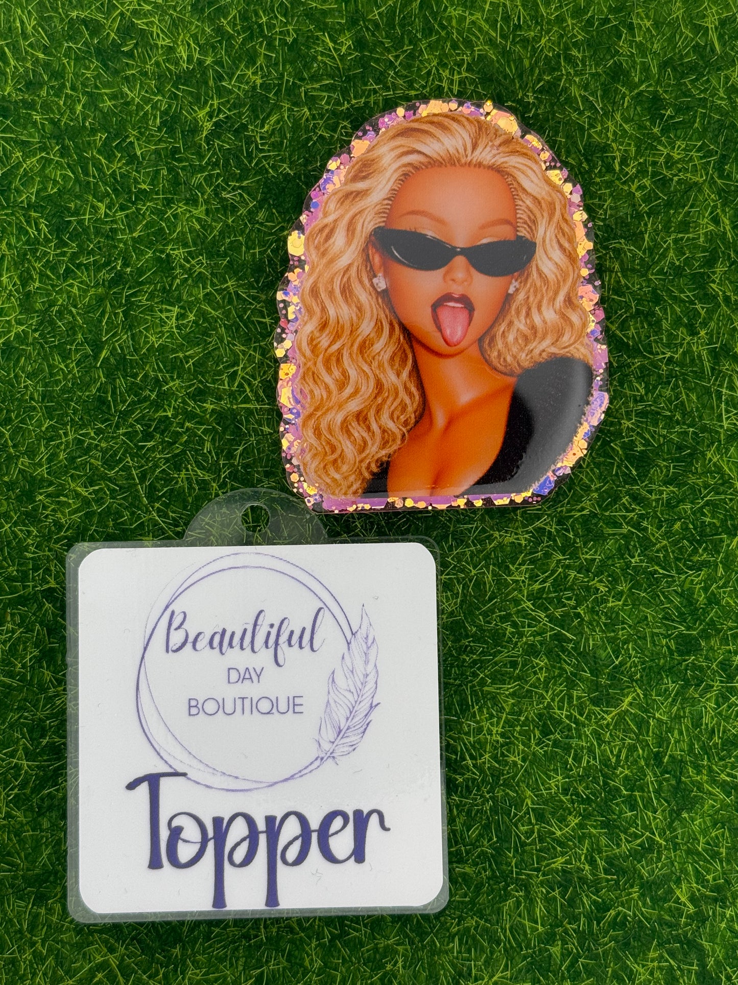Tongue out barb blonde