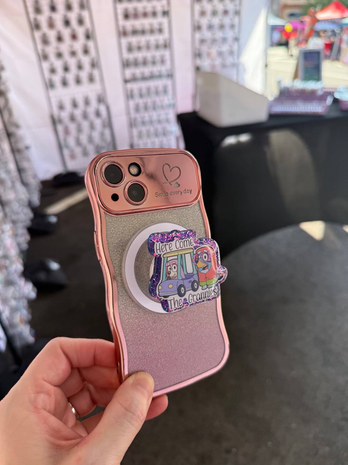 Pop MagSafe socket for phone