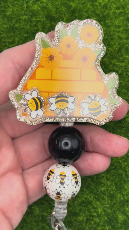 Bee hive shaker
